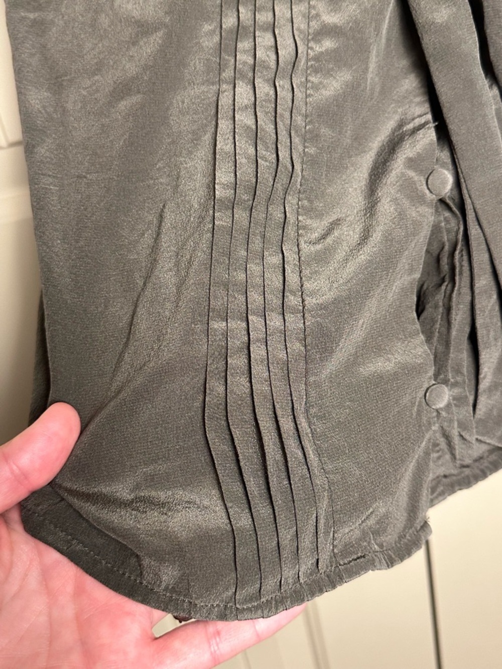 Ann Taylor Black Label Olive Green 100% Silk Sleeveless Blouse Top Tie Neck 8 - Picture 4 of 9